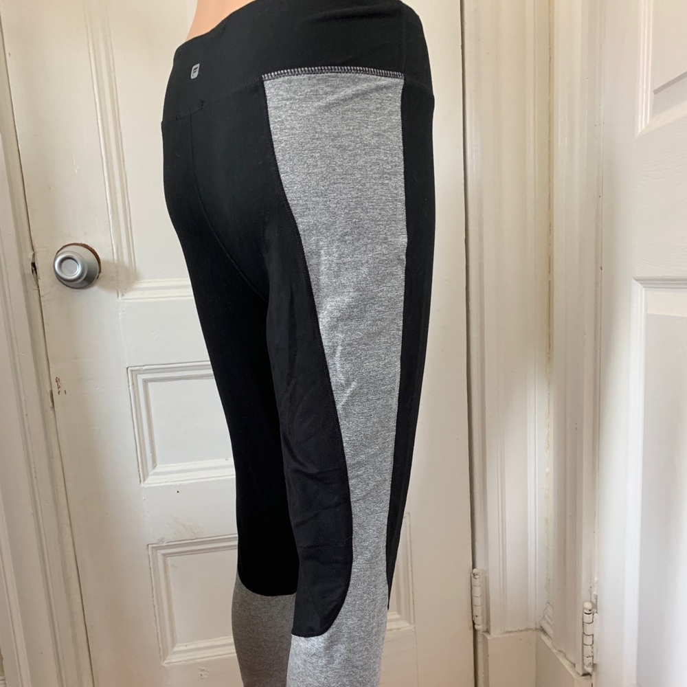 NWOT Fabletics Black/Grey Panel Leggings Large